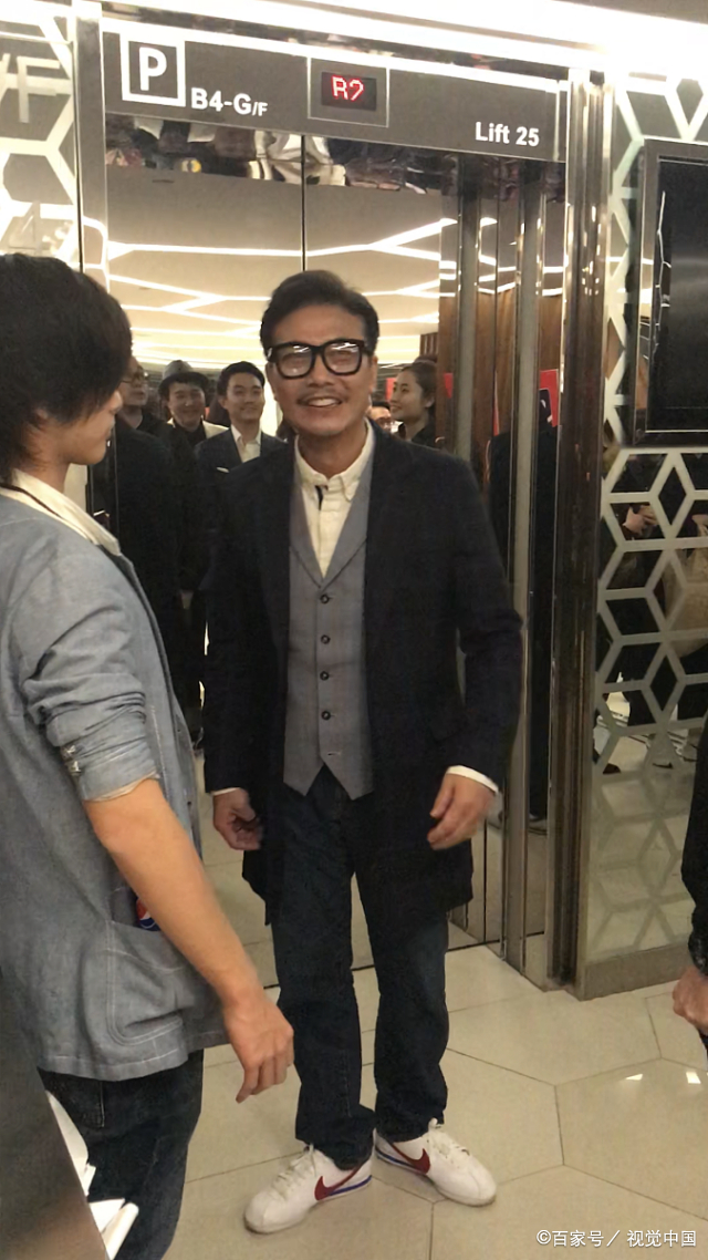 上阵父子兵!钱小豪带俩帅气儿子公开露面